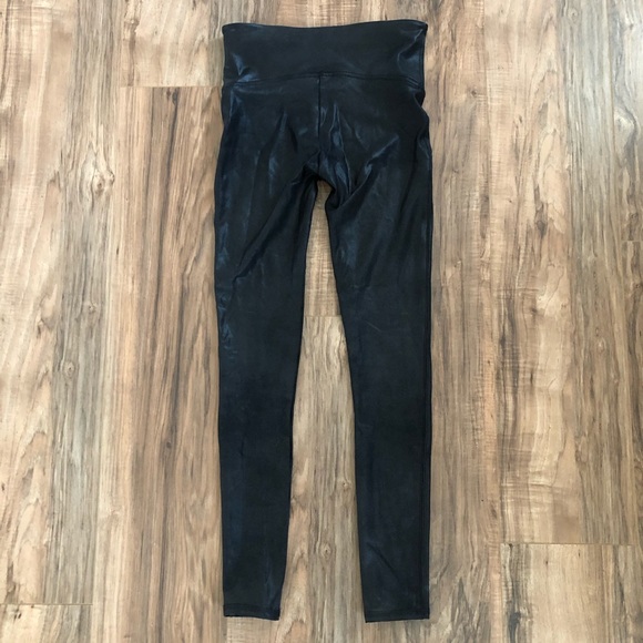 🦊 SPANX Faux Leather Leggings - Picture 6 of 8